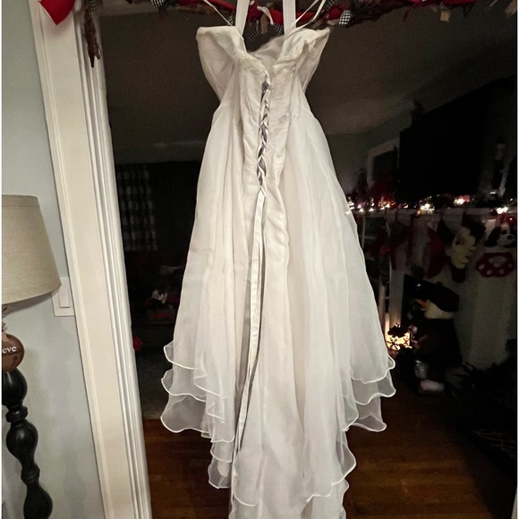 White, high-low, sleeveless, wedding dress - Picture 5 of 7